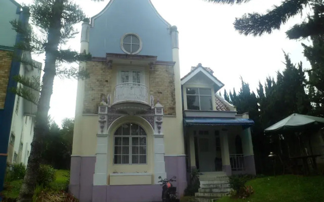 Villa Kota Bunga Aster