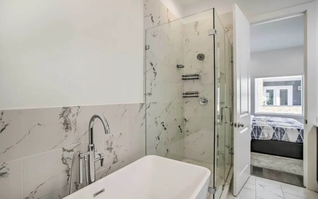 Newly-built Luxury Galleria Area Townhome!