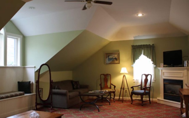 Kearsarge Inn