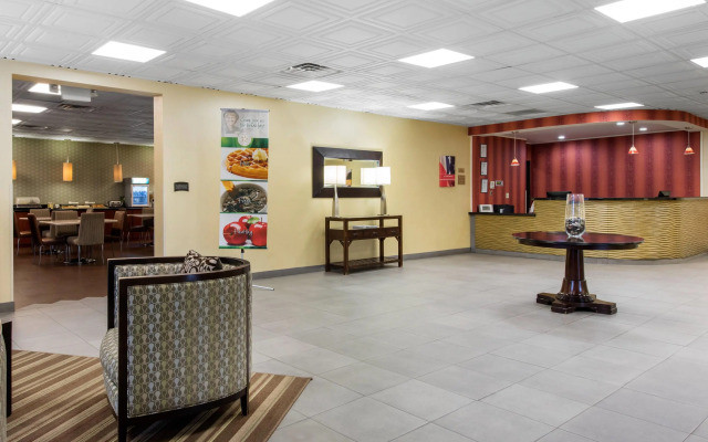 Quality Inn & Suites Charleston - Civic Center