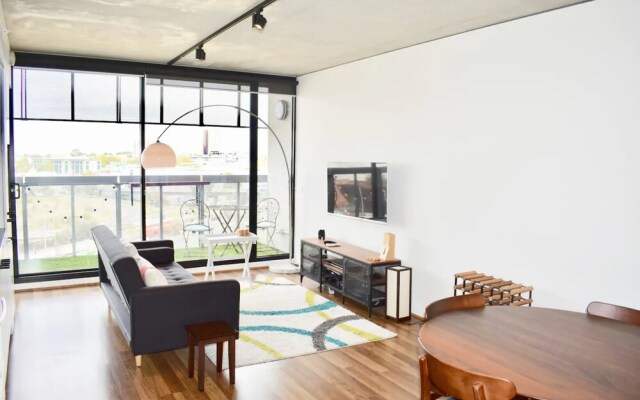 Modern 2 Bedroom Apartment With City Views