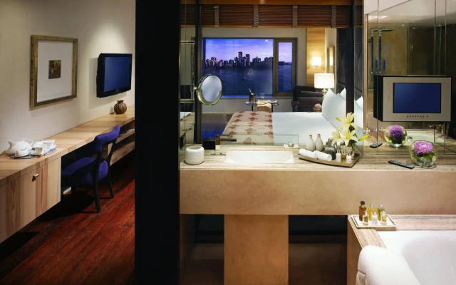 Taj Lands End