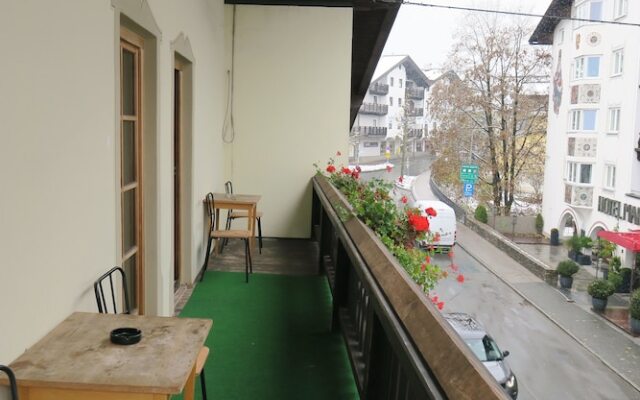 SnowBunnys BackPackers Hostel