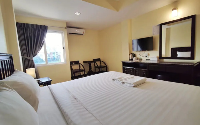 Отель The Chanthong Residence and Hotel Pattaya
