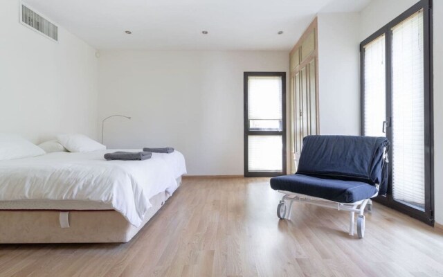 Family Apt & Garden in David's Village by FeelHome