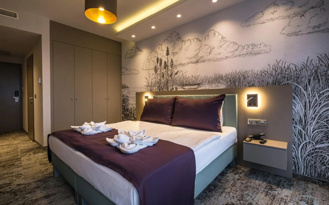 Hotel Golden Lake Resort