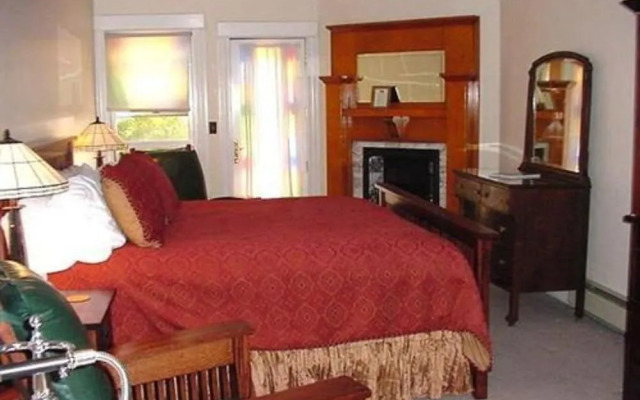 Alps Boulder Canyon Inn