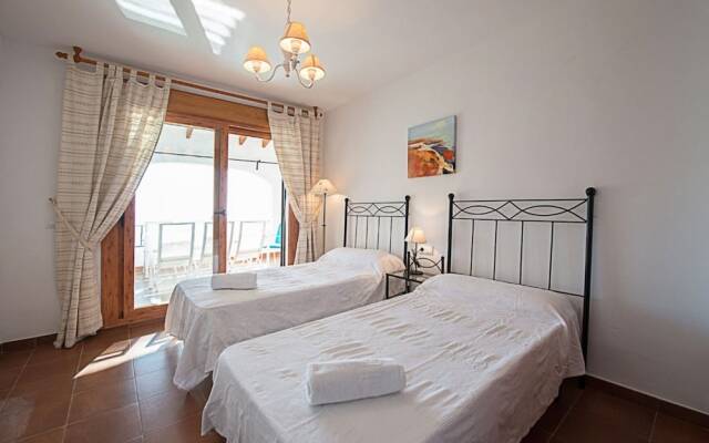 Villa - 4 Bedrooms with Pool, WiFi and Sea views - 104965