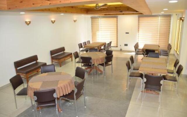 Mayur Hotel Bar And Restaurant
