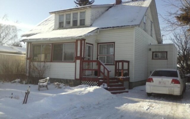 Nisku Guest House