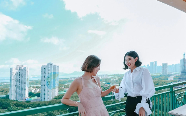 Hotel Indigo Shenzhen Overseas Chinese Town by IHG