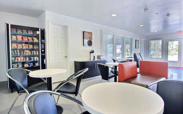 Motel 6 Rockport, TX