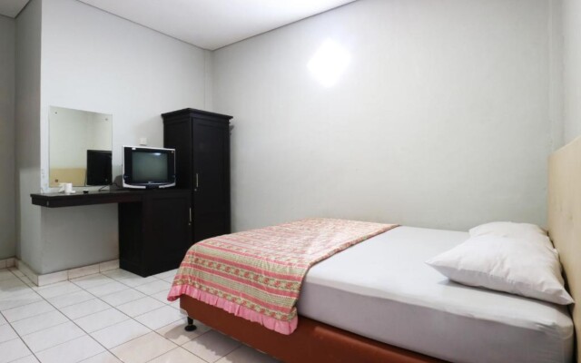 Taman Mekar Beach Inn By Zuzu