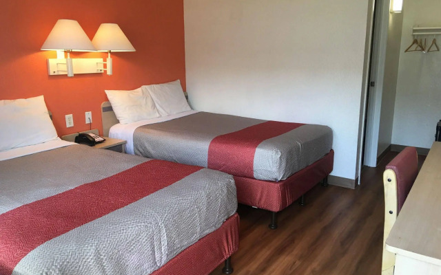 Motel 6 Lufkin, TX