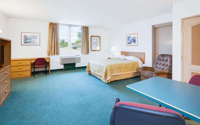 Super 8 by Wyndham Brooklyn