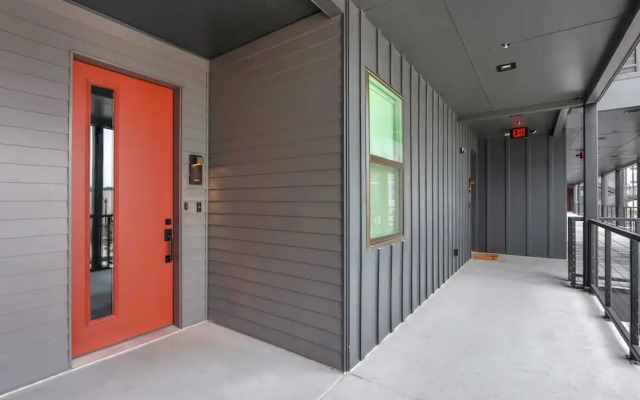 Chic Condo Minutes to Downtown, Gruene, & More