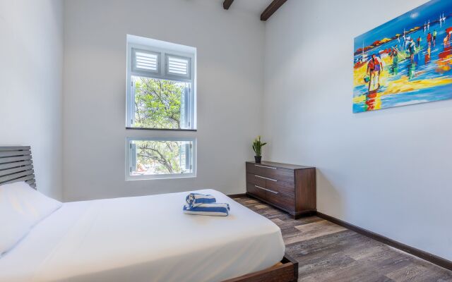 ☀️Sunshine☀️  Magnificently Bright 2BR Top City Centre Townhouse