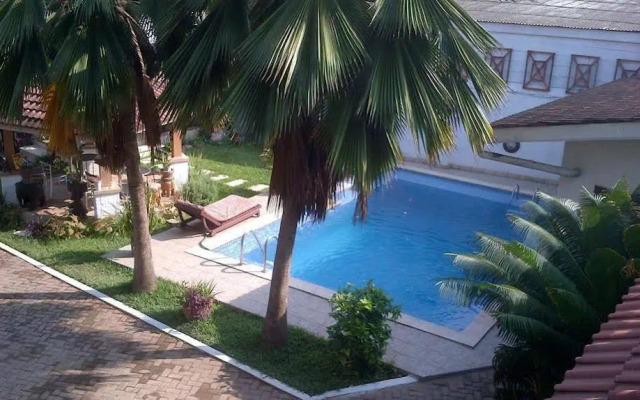 La Paradise Inn