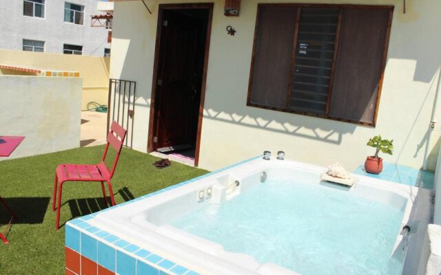 "room in B&B - Cancun Guest House 4 Terrace Tub"