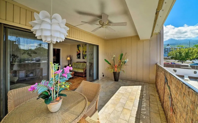 Downtown Air Conditioned Condo: Walk to Beaches