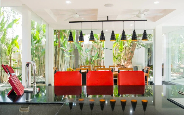 Family Friendly Private Villa, 5 BR, Canggu w/ Staff