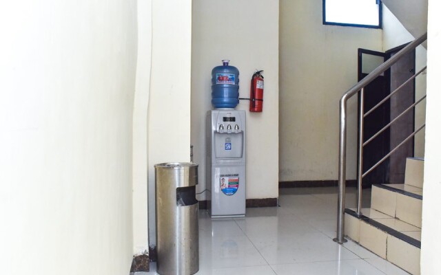 RedDoorz  near Pantai Losari 3