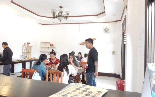 Vang Vieng Camellia Hotel