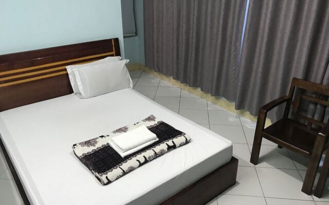 Oyo 1005 Palace Hotel