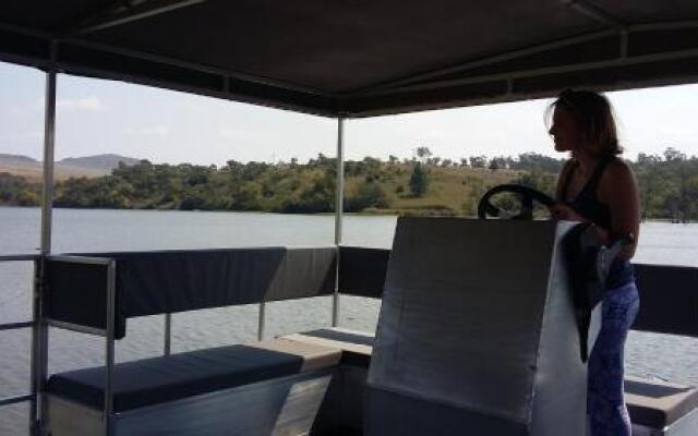 Cradle Moon Lakeside Game Lodge