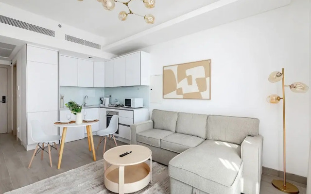 Bright 1BR with balcony in Luma 22