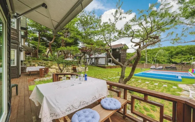 Gyeongju Themandi Pension