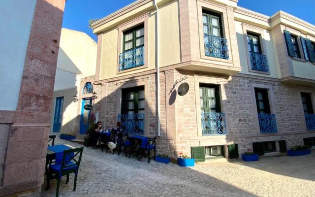 Ayvalik Rebetiko Otel