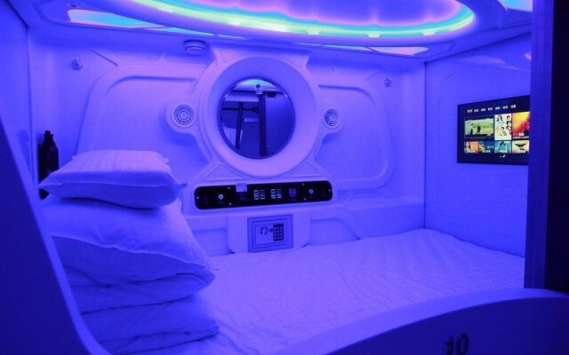 Hangzhou Space Capsule Hotel