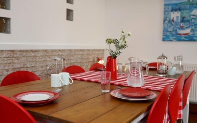 Great House for Large Groups, Lots of Space and Large Garden