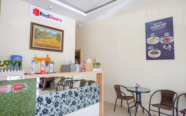 RedDoorz Plus @ Losari Makassar