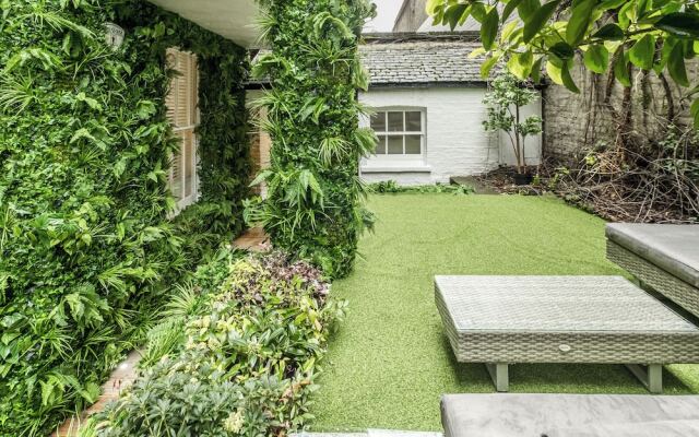 Luxury Oasis in South Kensington WITH AC