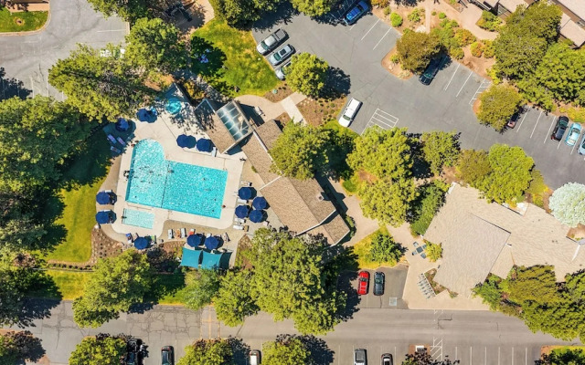 Snowcap Escape at Mount Bachelor