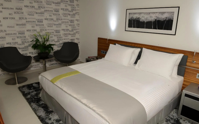 Warwick Stone 55 Hotel