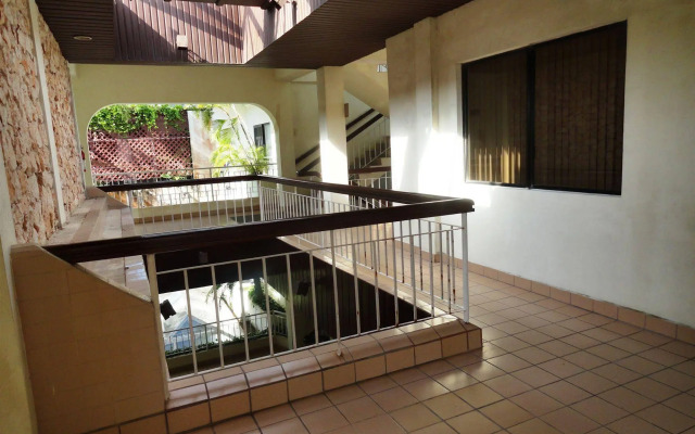 Summer Holiday Hotel
