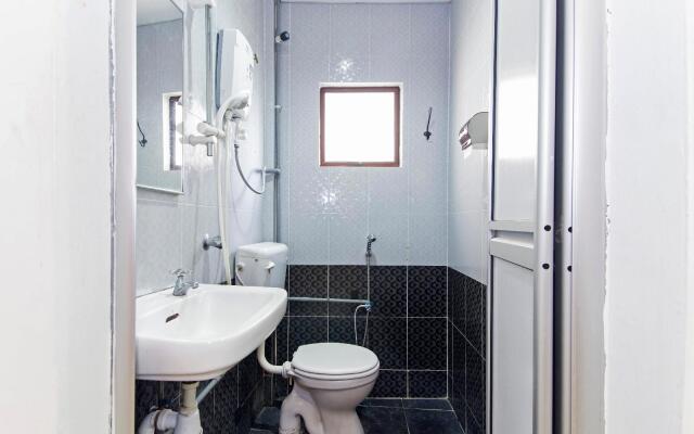 OYO 304 Zero Hour Hotel