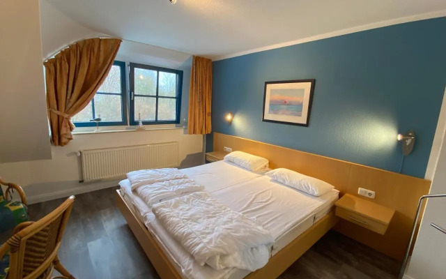 Reetdachhaus Eibe 2, Kaminofen, Sauna, 8 Personen, W-Lan