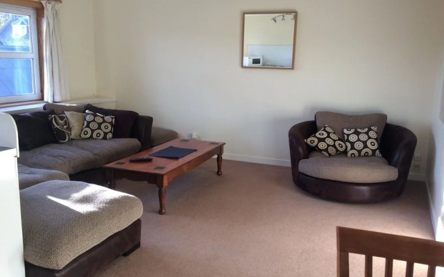 4 Varis Apartments