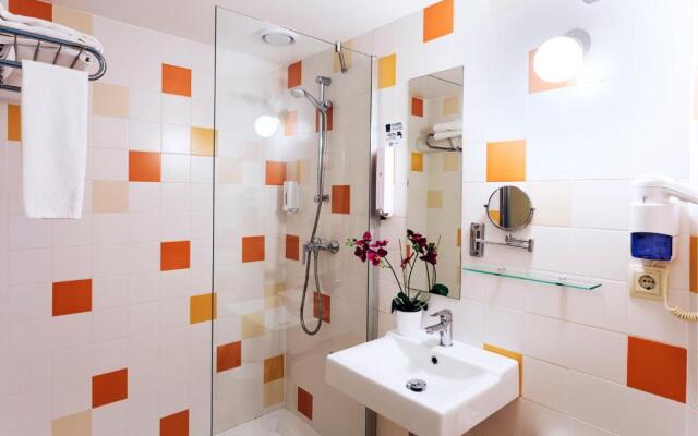 B&B Hotel Girona 2