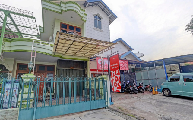 OYO 90426 Near Mall Ciputra 2
