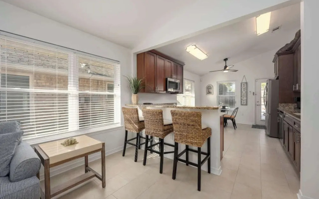 Golf Cart & Private Pool!