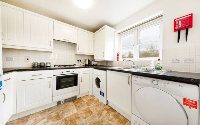 Bristol Apartment with Parking