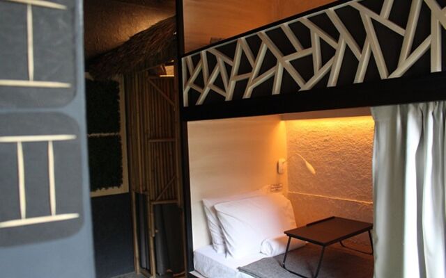 The Cavern Pod Hotel & Specialty Café - Hostel