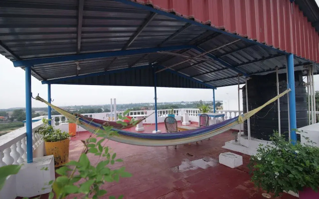 Holi-Wood Guesthouse