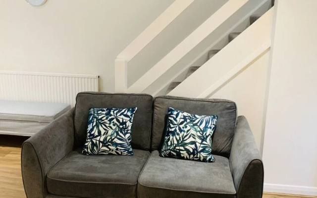 SA Today Farnham with Fibre Wi-Fi & Netflix
