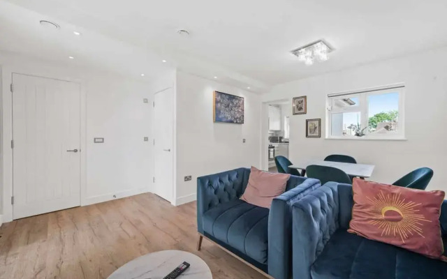 Gorgeous 3 Bedroom Duplex Apartment in West London